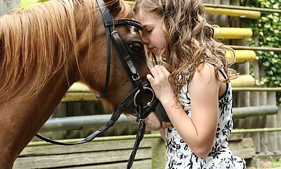 Mädchen mit Pferd