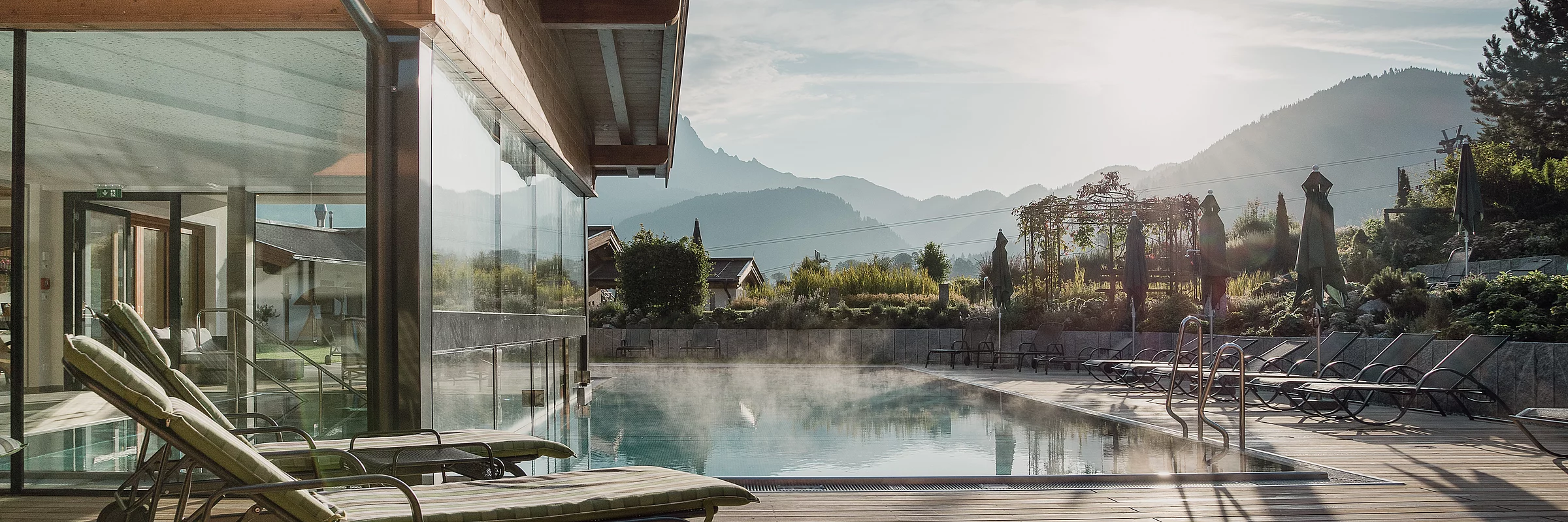 Pool im Wellnessgarten vom Kitzspitz am Morgen